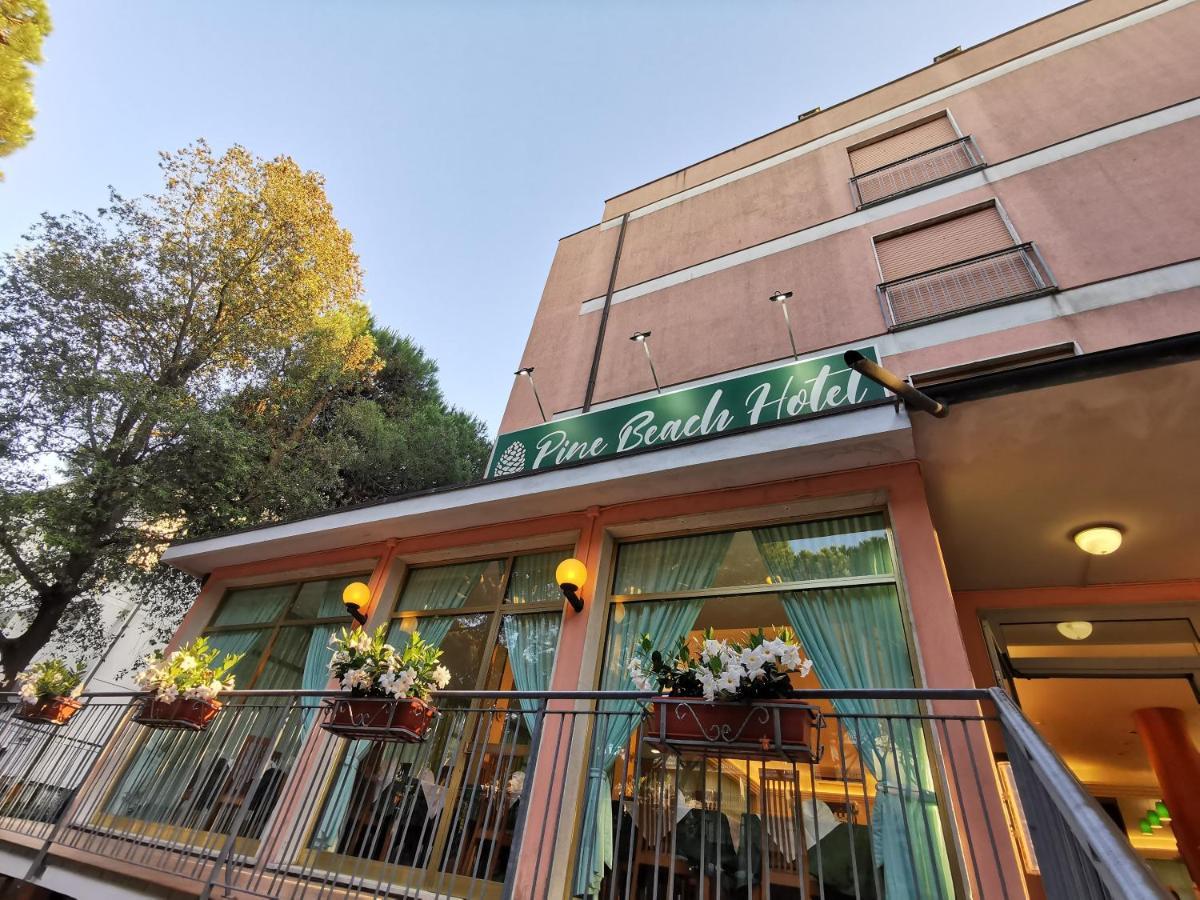 Hotel Pine Beach Rosolina Mare Bagian luar foto