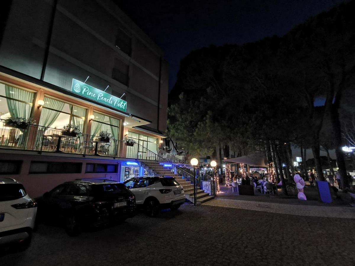 Hotel Pine Beach Rosolina Mare Bagian luar foto