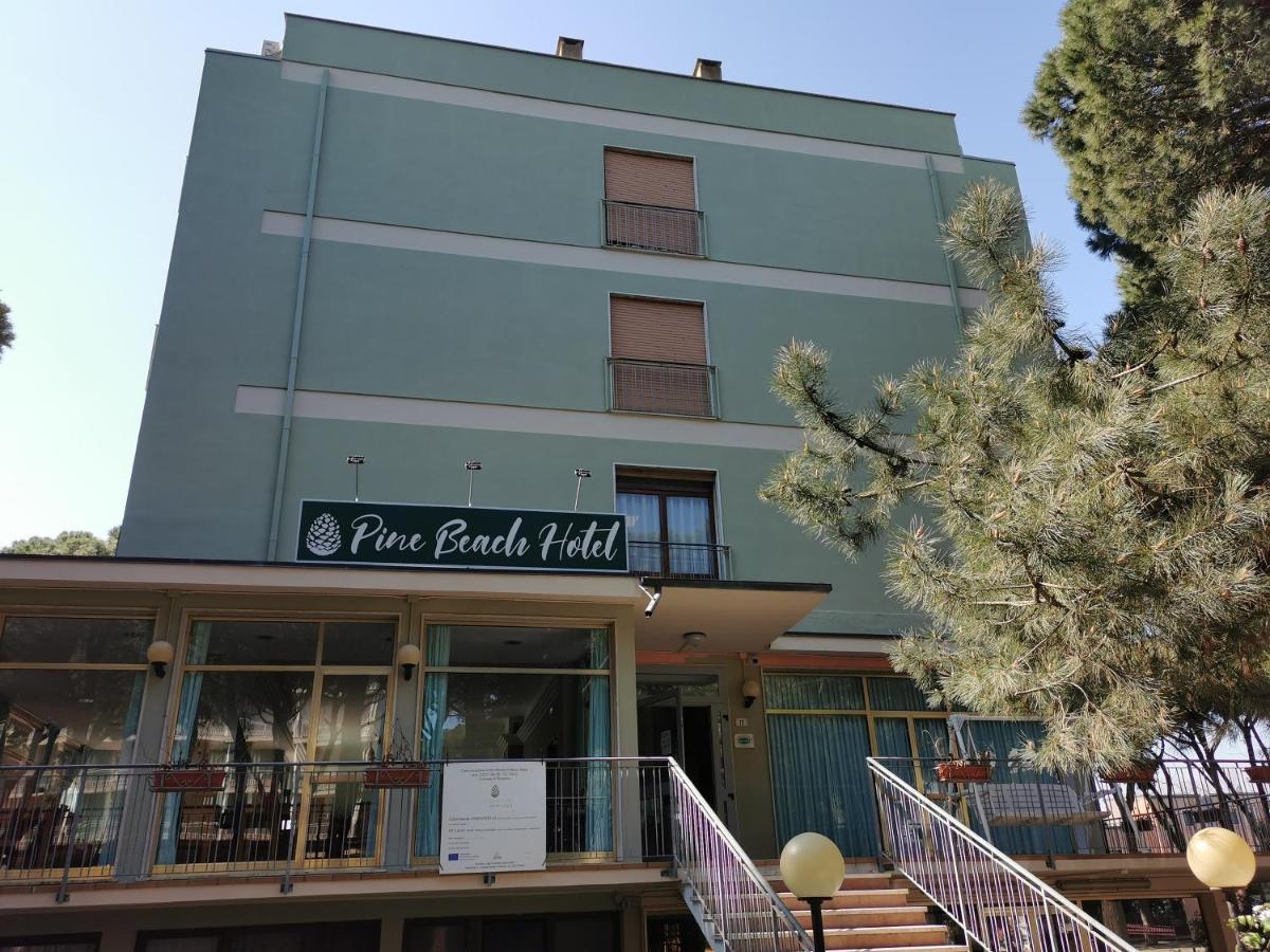 Hotel Pine Beach Rosolina Mare Bagian luar foto