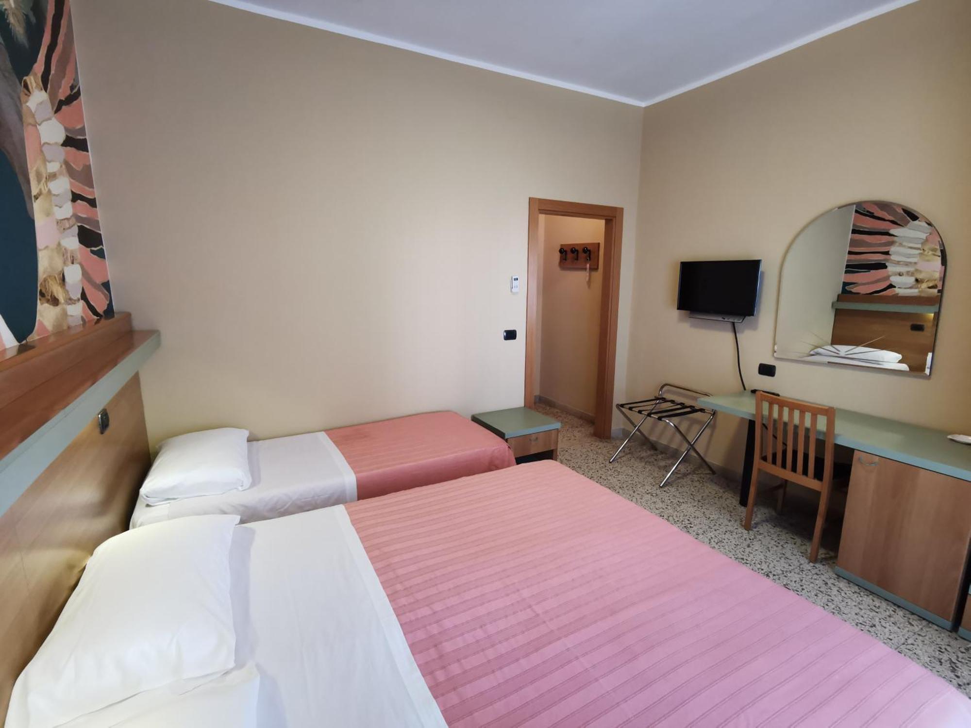 Hotel Pine Beach Rosolina Mare Bagian luar foto