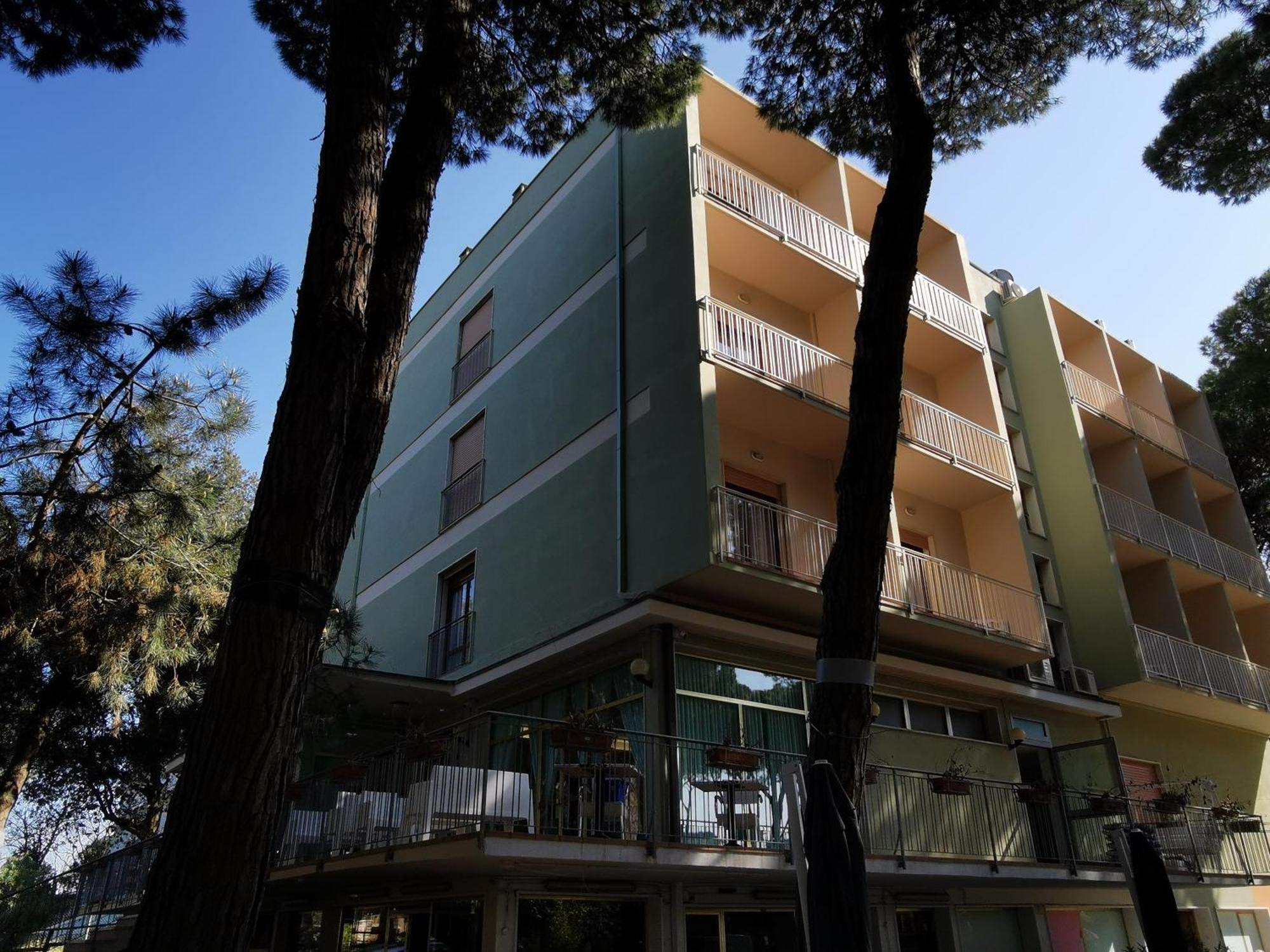 Hotel Pine Beach Rosolina Mare Bagian luar foto