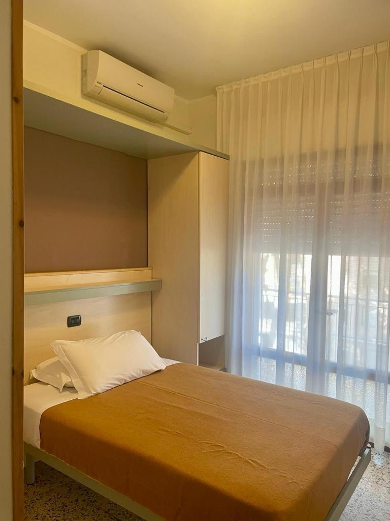 Hotel Pine Beach Rosolina Mare Bagian luar foto