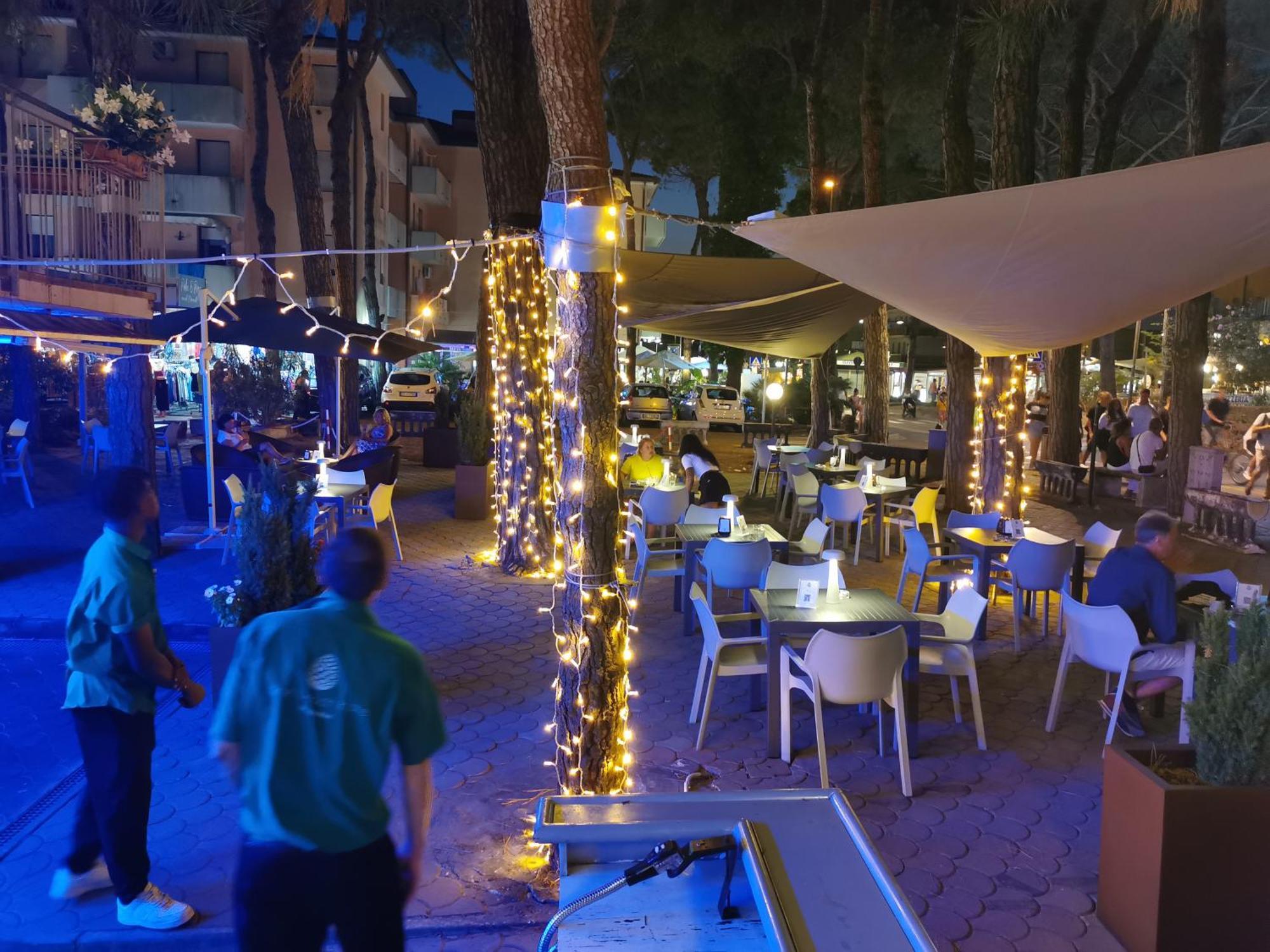 Hotel Pine Beach Rosolina Mare Bagian luar foto